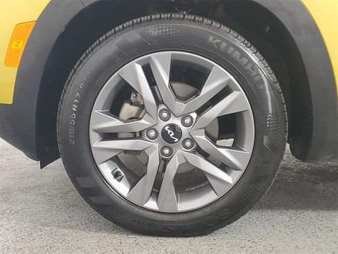 Used 2023 Kia Seltos S image 8