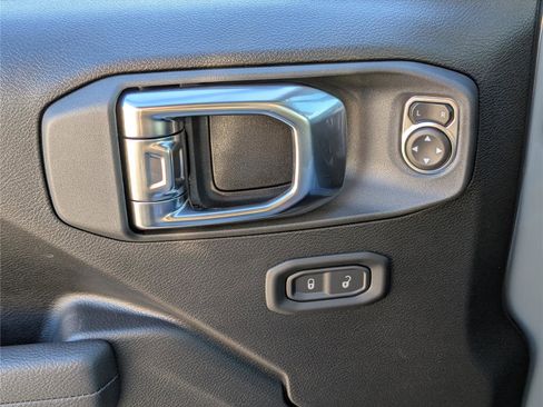 New 2025 Jeep Gladiator Sport image 15