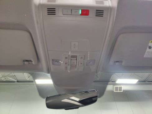 Used 2024 Volkswagen Taos SEL image 26