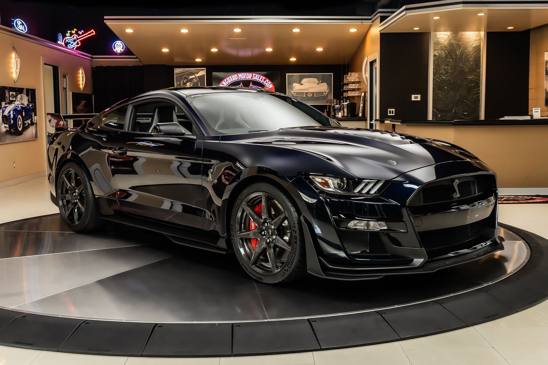 Used 2021 Ford Mustang Shelby GT500 w/ Carbon Fiber Track Pack RWD image 8