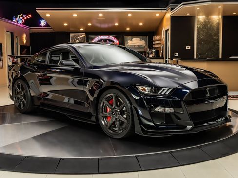 Used 2021 Ford Mustang Shelby GT500 w/ Carbon Fiber Track Pack RWD image 8