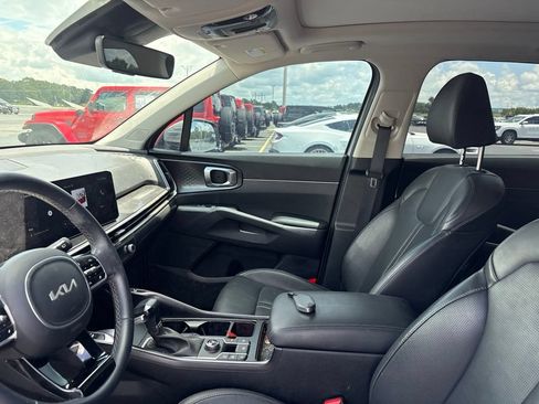 Used 2024 Kia Sorento S w/ Panoramic Sunroof Package FWD image 13