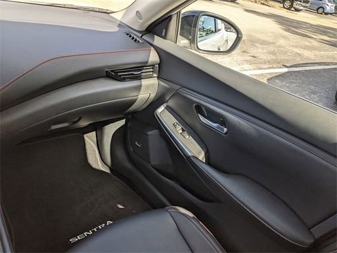 Used 2021 Nissan Sentra SR w/ SR Premium Package image 13