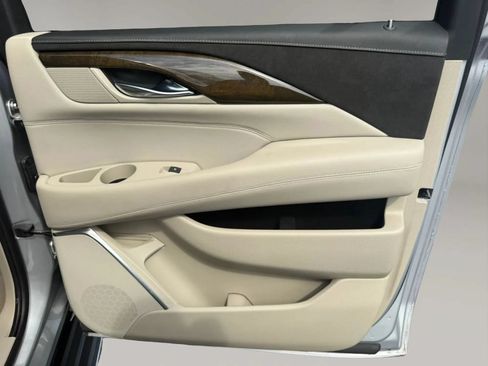 Used 2019 Cadillac Escalade ESV Luxury AWD/4WD image 57
