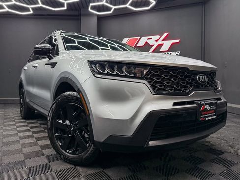 Used 2021 Kia Sorento S w/ Panoramic Sunroof Package image 1
