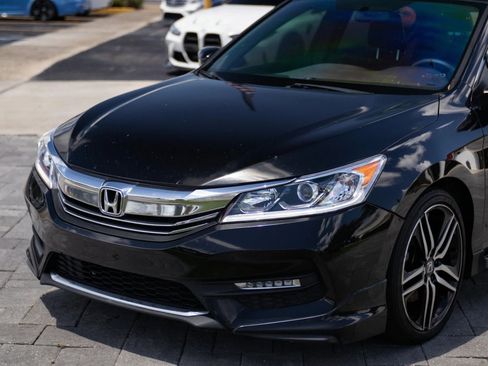 Used 2016 Honda Accord Sport image 5