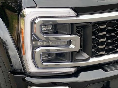 Used 2025 Ford F450 Platinum w/ Platinum Plus Package image 4