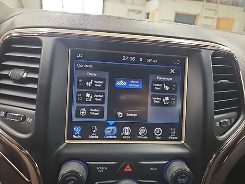 Used 2016 Jeep Grand Cherokee Summit w/ Platinum Series Group image 24