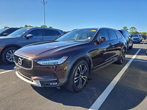 Used 2018 Volvo V90 T5 Cross Country w/ Convenience Package image 3
