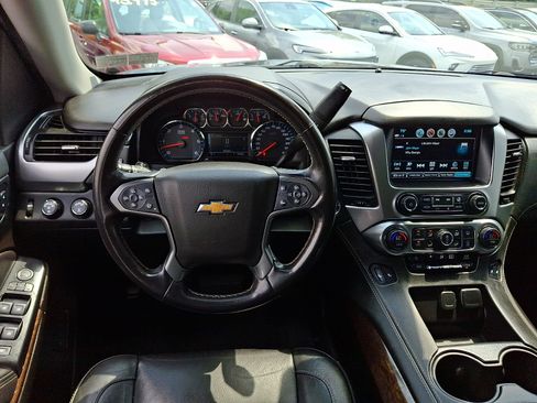 Used 2020 Chevrolet Suburban LT w/ Luxury Package AWD/4WD image 13
