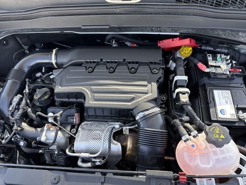 Used 2023 Jeep Renegade Latitude AWD/4WD image 32