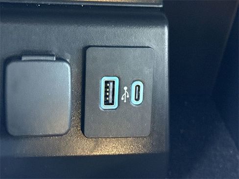 Certified 2021 Ford Explorer XLT w/ Equipment Group 202A image 30