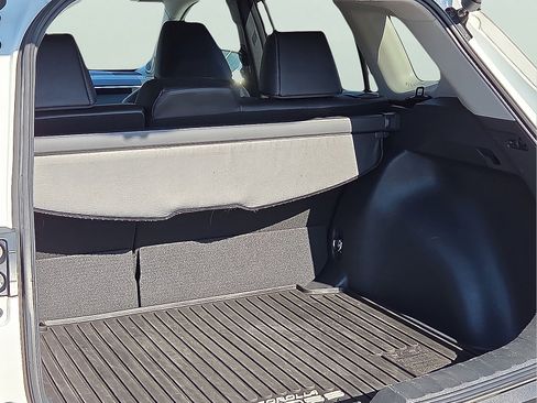 Used 2022 Toyota Corolla Cross XLE image 9