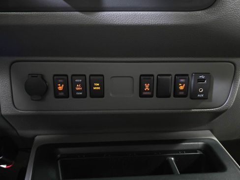 Used 2018 Nissan NV 3500 SL image 25