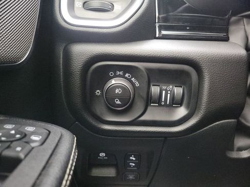 Used 2025 RAM 1500 Laramie image 14