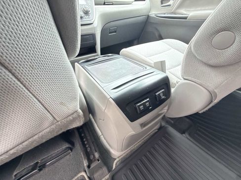 Used 2020 Toyota Sienna LE FWD image 21