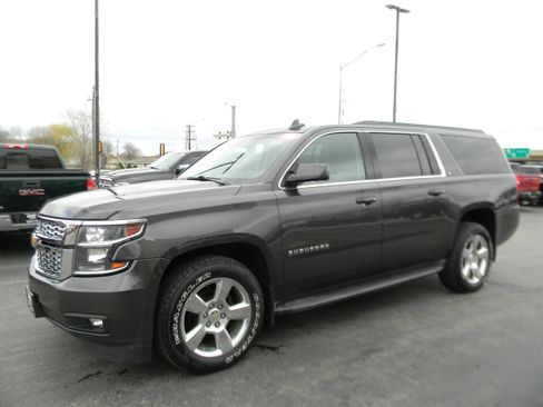 Used 2016 Chevrolet Suburban LT w/ Luxury Package image 3