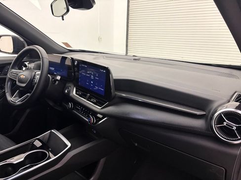Used 2025 Chevrolet Equinox LT AWD/4WD image 36