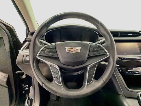 Used 2017 Cadillac XT5 Premium Luxury w/ LPO, Wheel Lock Package FWD image 9