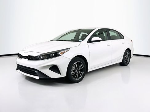 Used 2024 Kia Forte LXS image 3