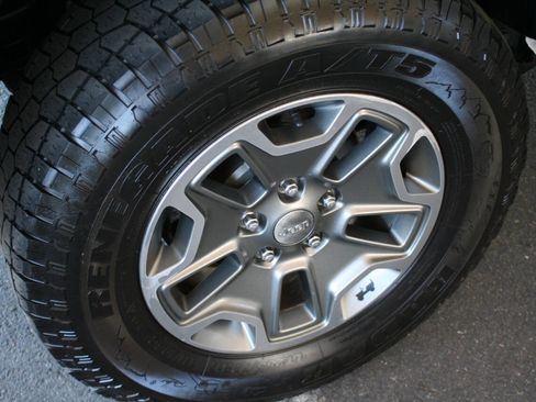 Used 2018 Jeep Wrangler Unlimited Sport w/ Connectivity Group image 27