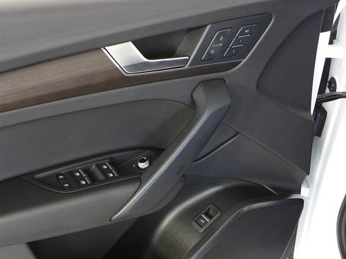 Used 2023 Audi Q5 2.0T Premium w/ Convenience Package image 12