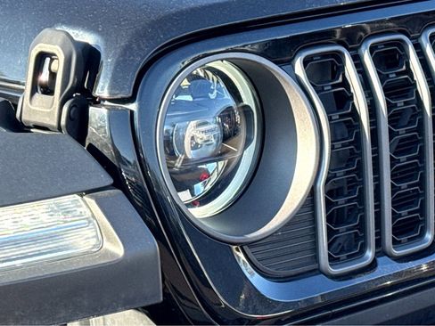 Used 2024 Jeep Wrangler Unlimited Rubicon image 5