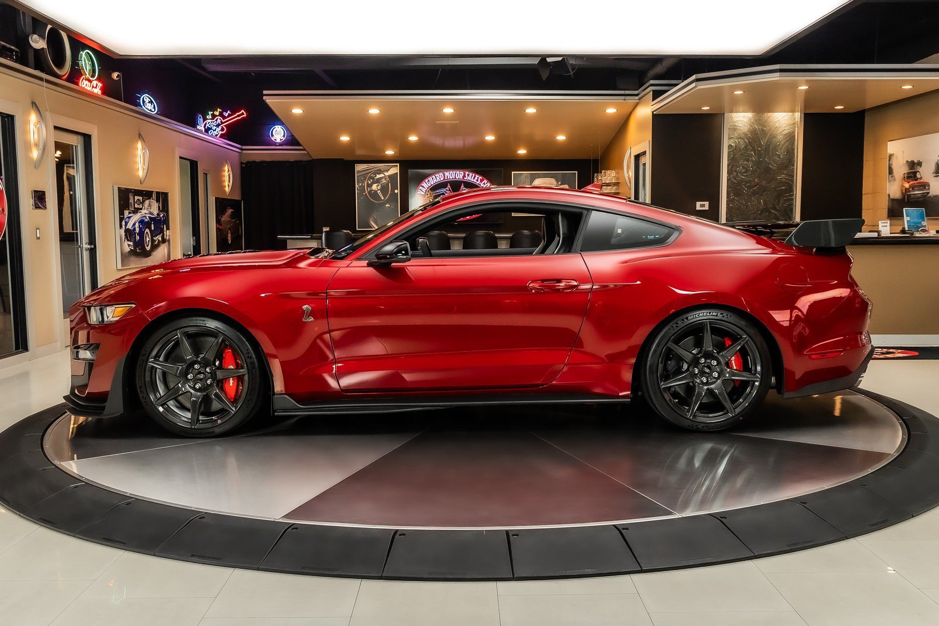 Used 2020 Ford Mustang Shelby GT500 w/ Carbon Fiber Track Pack RWD image 18