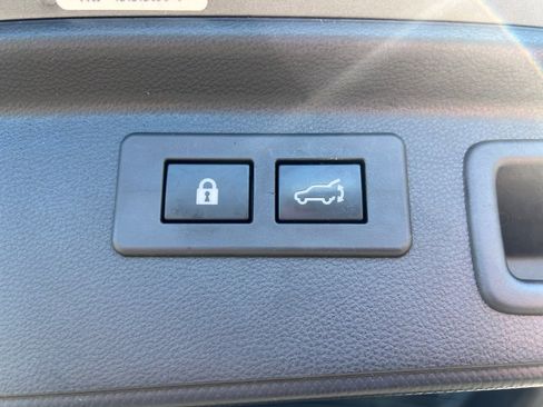 Used 2022 Subaru Forester Premium image 18