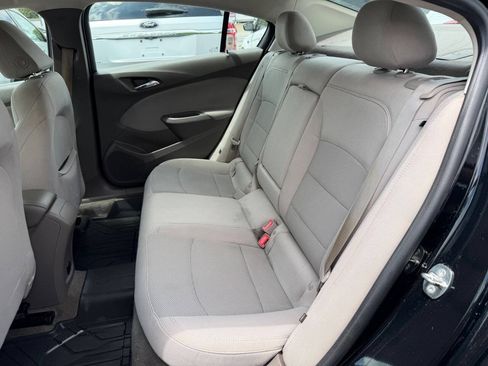 Used 2018 Chevrolet Cruze LT FWD image 10