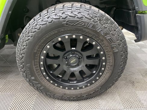 Used 2018 Jeep Wrangler Unlimited Sahara image 6