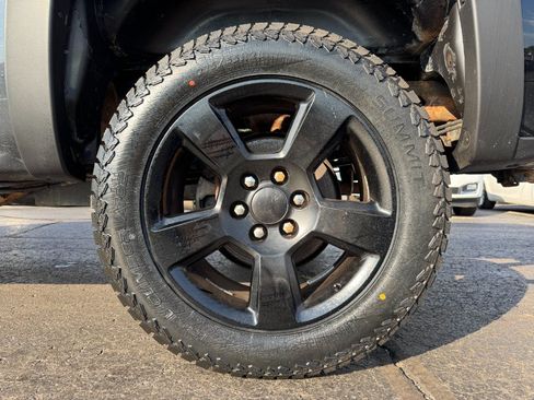 Used 2017 Chevrolet Silverado 1500 W/T w/ Black Out Edition AWD/4WD image 13