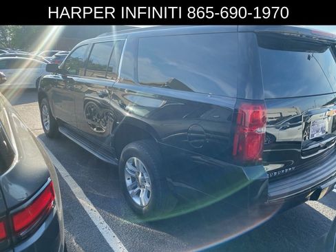 Used 2018 Chevrolet Suburban LT RWD image 2