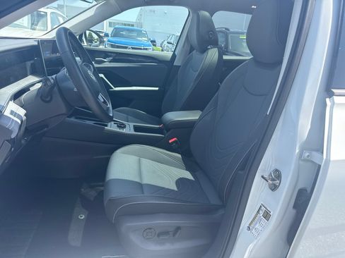 Certified 2025 Volkswagen Tiguan SE w/ Panoramic Sunroof Package AWD/4WD image 10