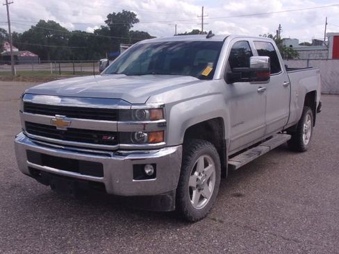 Used 2015 Chevrolet Silverado 2500 LTZ w/ LTZ Plus Package AWD/4WD image 3