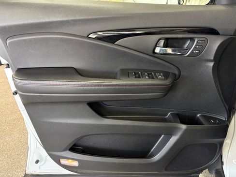 Used 2021 Honda Pilot Black Edition image 10