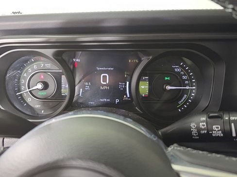 Used 2025 Jeep Wrangler Unlimited Sahara w/ Safety Group AWD/4WD image 26