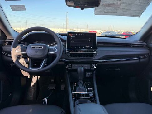 New 2026 Jeep Compass Latitude image 25