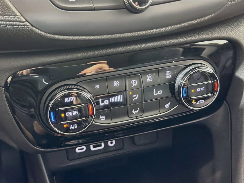 Used 2021 Buick Encore GX Select w/ Advanced Technology Package FWD image 18