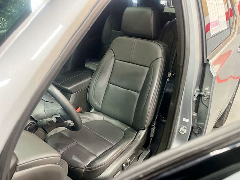 Used 2023 Chevrolet Traverse RS image 20