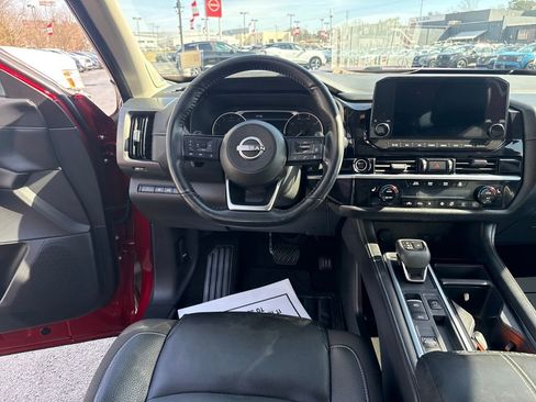 Used 2024 Nissan Pathfinder SL w/ SL Premium Package image 14