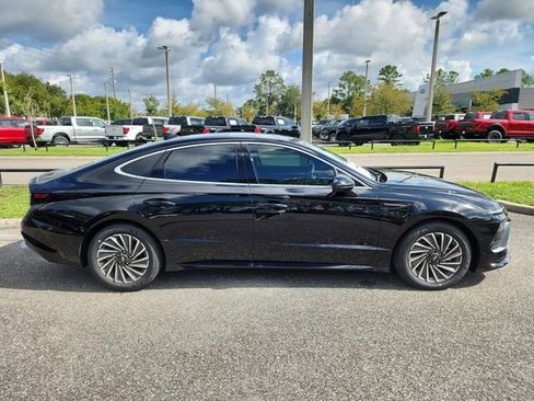 New 2025 Hyundai Sonata Limited FWD image 2