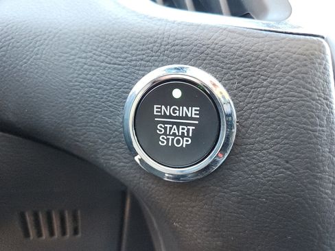 Used 2024 Ford Edge Titanium image 19