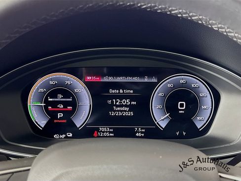 Used 2024 Audi Q5 e Premium Plus w/ Premium Plus Package image 15