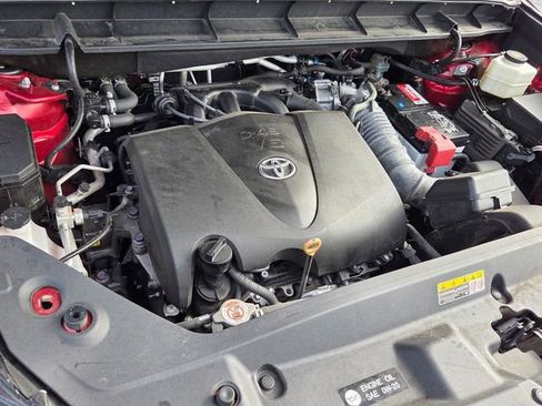 Used 2021 Toyota Highlander XLE image 23