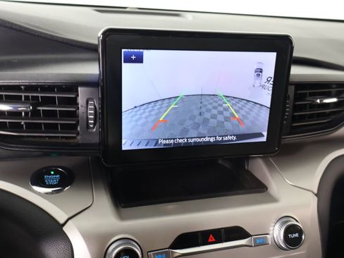 Used 2021 Ford Explorer XLT image 6