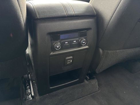 Used 2021 Chevrolet Traverse LT image 12