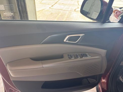 Used 2026 Kia Carnival FWD image 18
