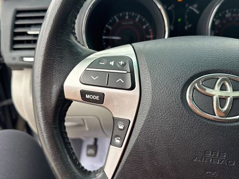 Used 2012 Toyota Highlander Limited w/ Tow Pkg image 19