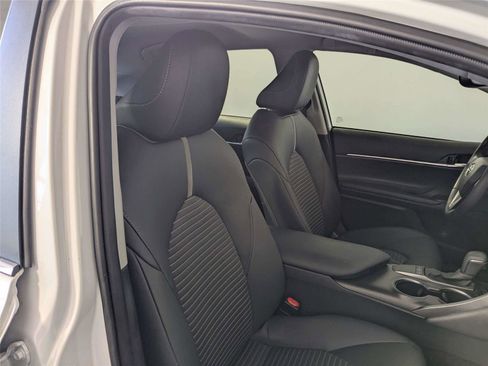 Used 2024 Toyota Camry SE w/ Convenience Package image 31